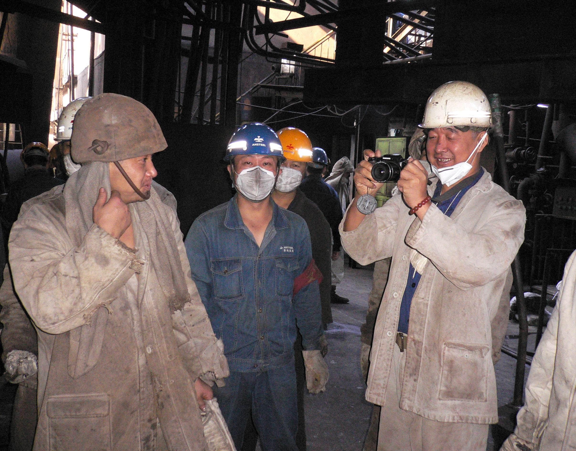 降低劳动强度,更经济的目的"是近期攀钢钒炼铁厂"岳彩东技能大师工作